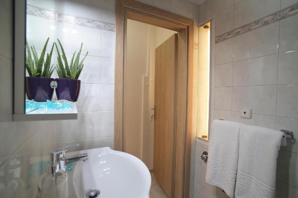 Stylish Modern Apartment, Nilie Hospitality Mgmt Szaloniki Kültér fotó